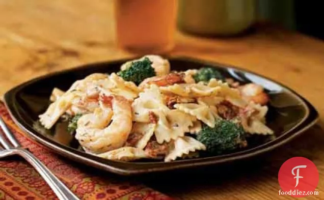 Shrimp, Broccoli, and Sun-Dried Tomatoes with Pasta
