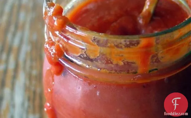 भुना हुआ टमाटर और लहसुन पिज्जा सॉस