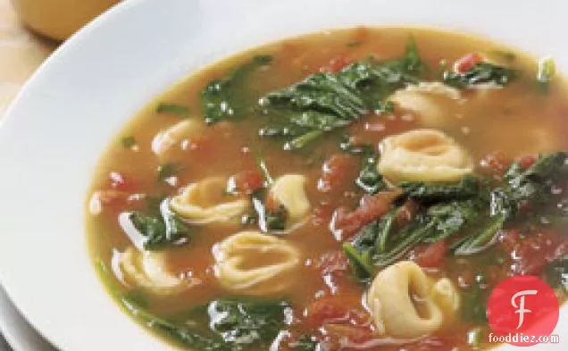 Garlicky Tortellini, Spinach & Tomato Soup