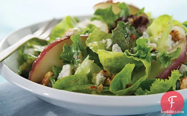 Pear & Walnuts with Mixed Greens