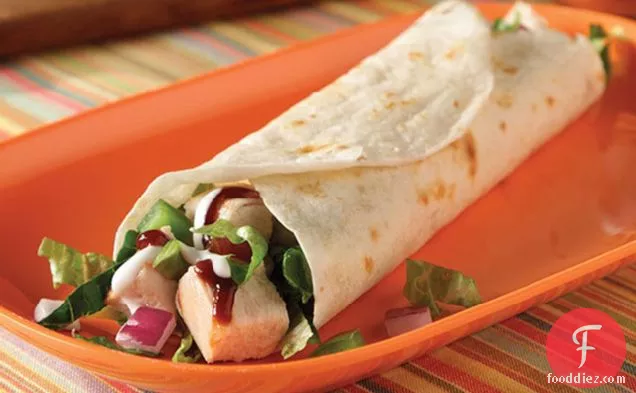 बीबीक्यू चिकन सलाद लपेटें