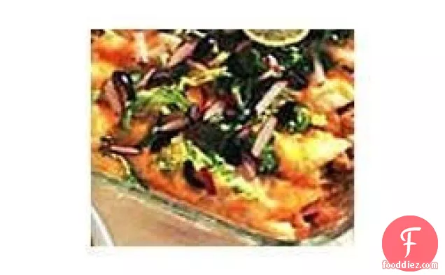 क्रीमी ग्रीन चिली सॉस के साथ चिकन एनचिलाडस