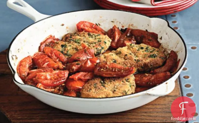 पैन-भुना हुआ टमाटर के साथ पोर्क कटलेट