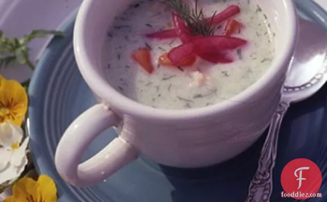 झींगा के साथ खीरे के सूप के रूप में ठंडा करें