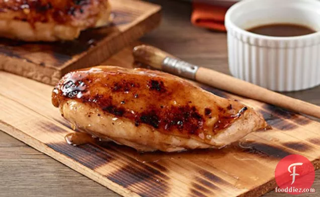 देवदार-तख़्ता शहद-मसालेदार चिकन