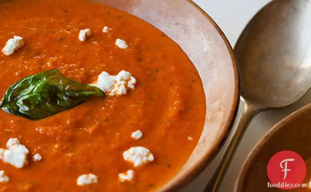 मलाईदार भुना हुआ टमाटर और तुलसी का सूप