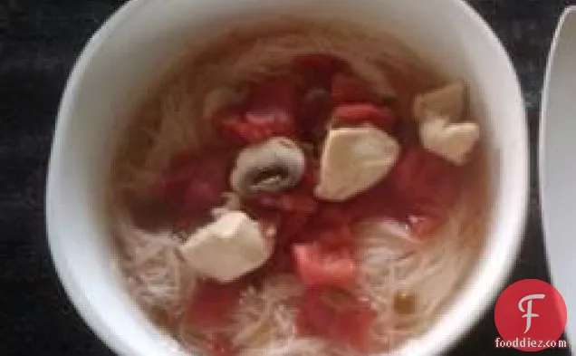 सिंडी थाई गर्म और खट्टा सूप