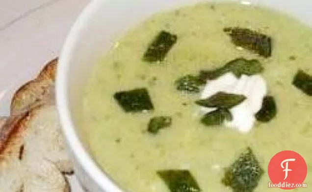 पोब्लानो चिली काली मिर्च का सूप