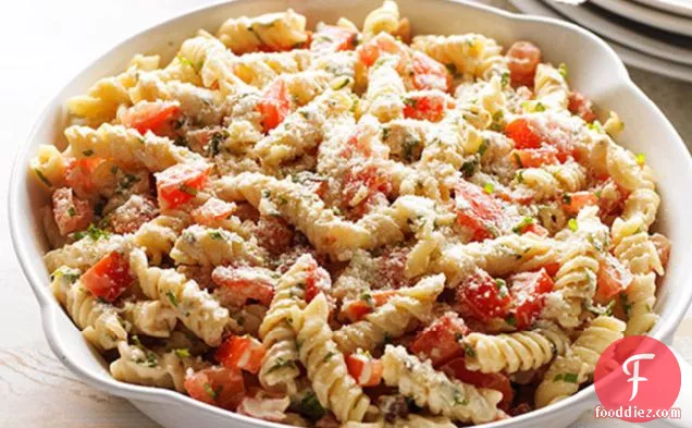 Rotini with Fresh Tomatoes and Basil