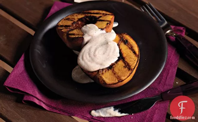 Grilled Peaches with Cinnamon-Sour Cream Sauce