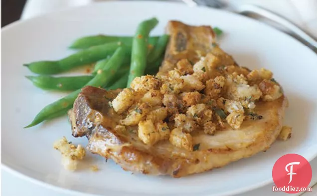 Golden Crusted Pork Chops with Green Beans