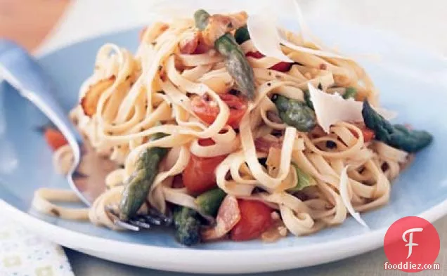 Linguine with Asparagus, Parmesan, and Bacon