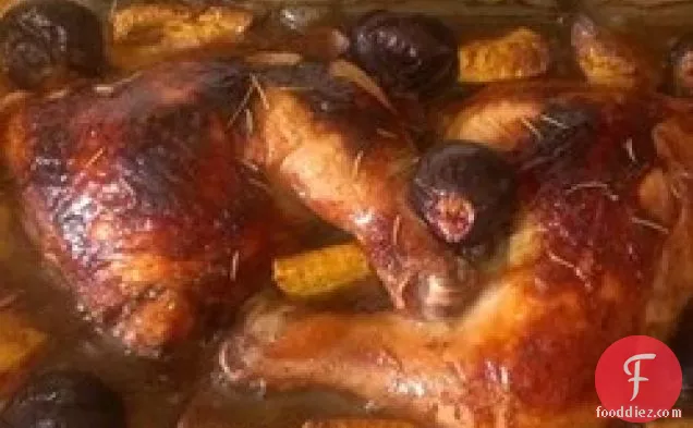 चिकन को अंजीर, केला और लाल प्याज के साथ भूनें