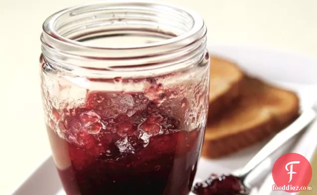 ज़रूर।कम या कोई चीनी की जरूरत के लिए जेल-चेरी फ्रीजर जाम