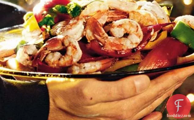 ग्रील्ड पार्सलीड झींगा और सब्जियां