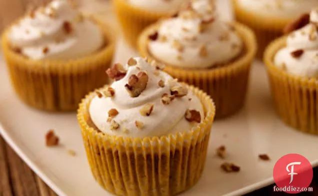 Easy Hummingbird Cake Cupcakes