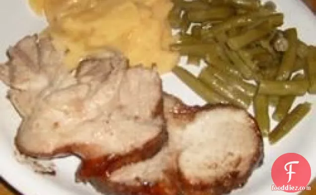 अनार सॉस के साथ भुना हुआ पोर्क कंधे