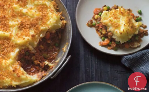 मेसकाइट-क्रस्टेड शेफर्ड पाई