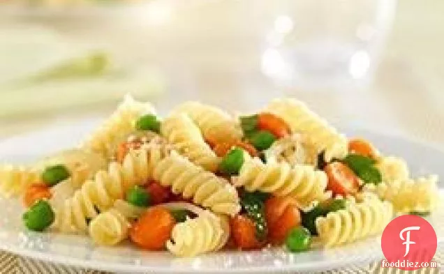 Mini Rotini with Carrots and Peas