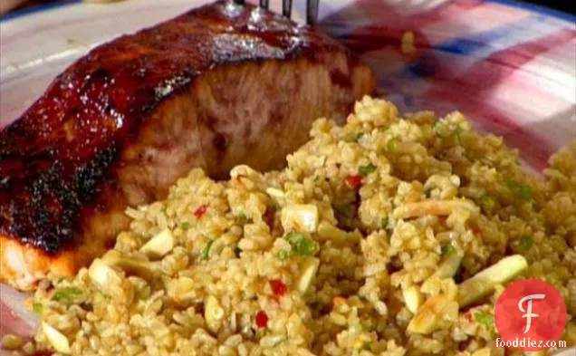 ब्लैकबेरी अदरक शीशे का आवरण के साथ बेक्ड सामन