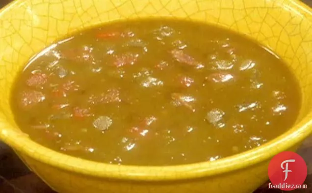 चोरिज़ो के साथ धीमी कुकर स्प्लिट मटर सूप