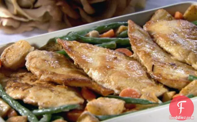 वसंत सब्जियों के साथ चिकन स्कालोपिनी