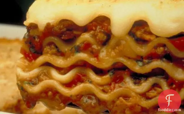 Lasagna के चिकन के साथ भुना हुआ Butternut स्क्वैश
