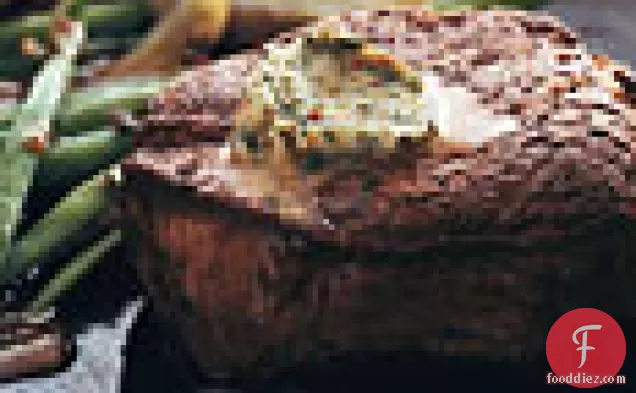 मसालेदार मक्खन, चमकता हुआ आर्टिचोक, और हरिकॉट्स वर्ट्स के साथ मिग्नॉन को फिल्ट करता है