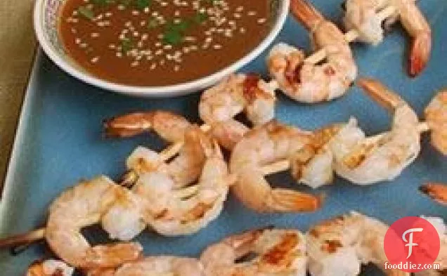 खट्टे-खातिर सूई सॉस के साथ चिंराट कटार