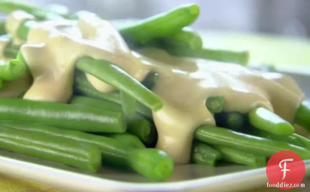 Green Beans with Cheese Sauce