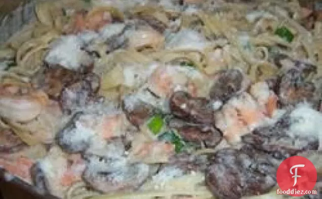 झींगा और Portobello मशरूम Fettuccine