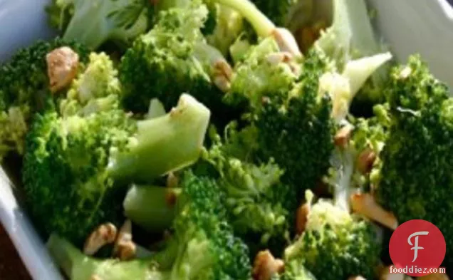 Broccoli With Garlic Butter And Cashews