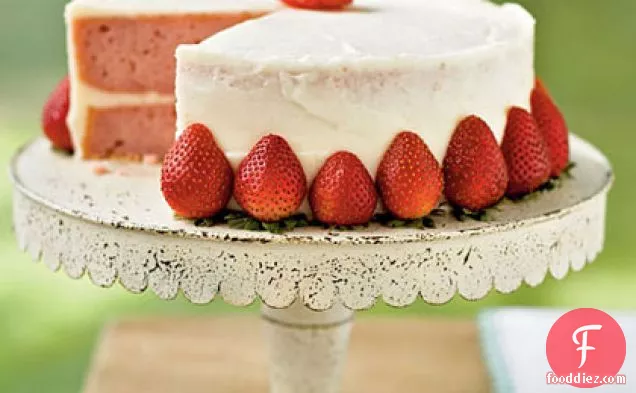 स्ट्रॉबेरी परत केक