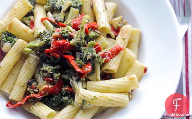 Red Peppers And Broccoli Maccheroni Pasta