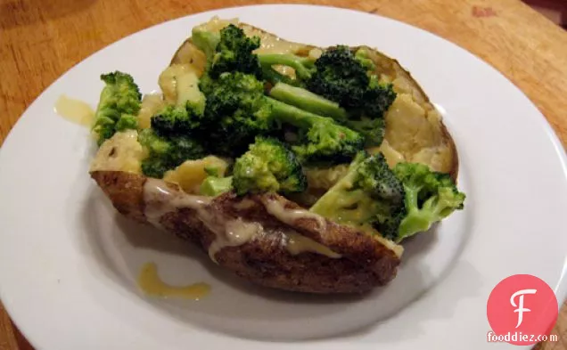 Dinner Tonight: Baked Potatoes with Broccoli and Cheddar