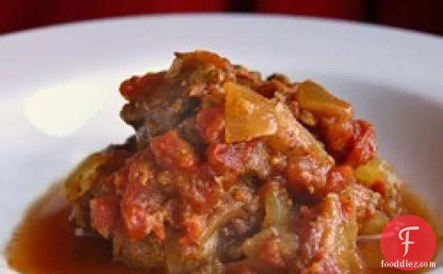 धीमी कुकर के लिए मसालेदार बीफ करी स्टू