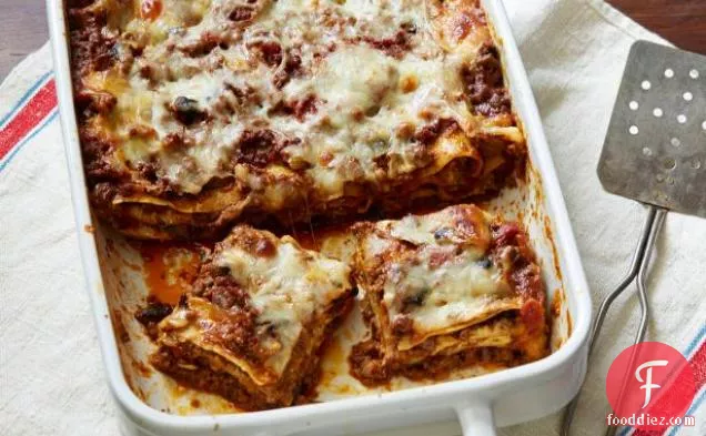 मांस और मशरूम Lasagna