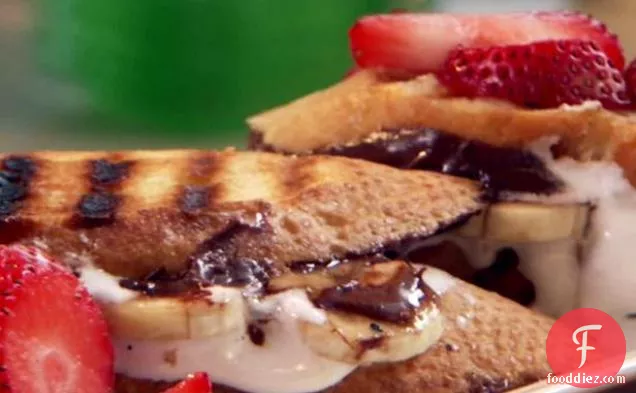 ग्रील्ड फ्रेंच ब्रेड मिठाई सैंडविच