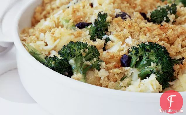 Broccoli and Cauliflower Gratin with Cheddar Cheese