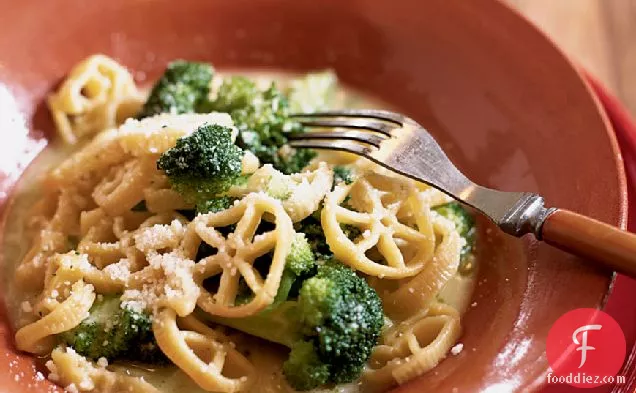 Wagon Wheels with Broccoli and Parmesan Cheese