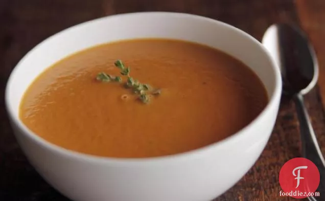 क्रीम के साथ गाजर-थाइम सूप