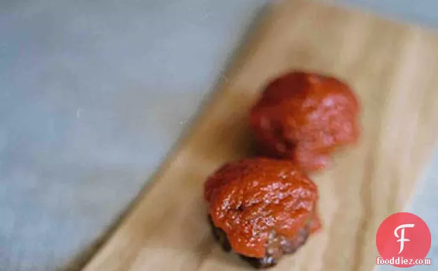 ग्रील्ड झींगा, तोरी, और साल्सा वर्डे के साथ स्पेगेटी