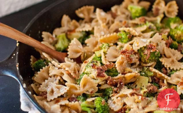 Spicy Sun-dried Tomato And Broccoli Pasta