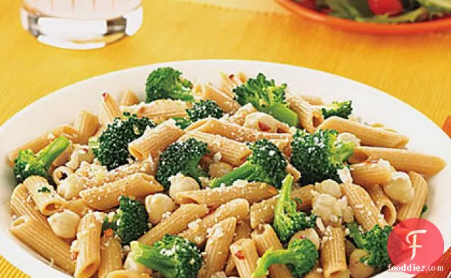 Whole-Wheat Penne with Broccoli and Chickpeas