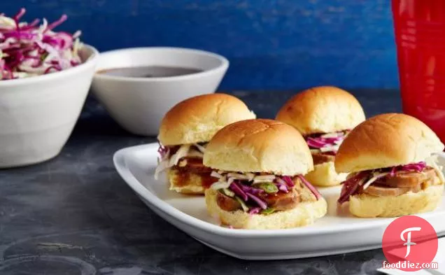 मीठा और खट्टा पोर्क स्लाइडर्स