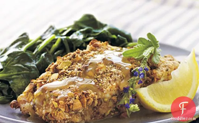 लैवेंडर हनी सॉस के साथ पिस्ता-क्रस्टेड ग्रूपर