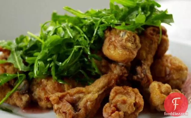 मसालेदार नाशपाती क्रैनबेरी सॉस के साथ खस्ता चिकन