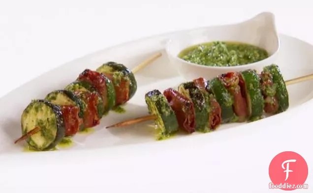 ग्रील्ड तोरी और Prosciutto की कटार