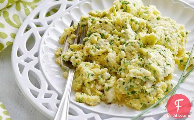 Creamy Scrambled Eggs with Cheese and Chives