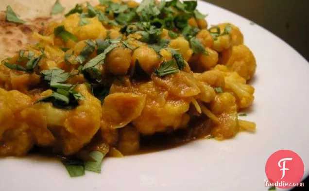 Dinner Tonight: Curried Cauliflower With Chickpeas And Tomatoes